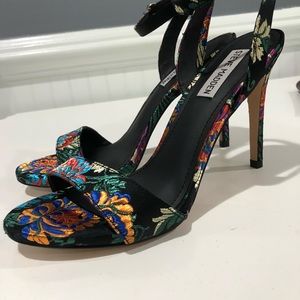 STEVE MADDEN RENO heels. NEVER WORN